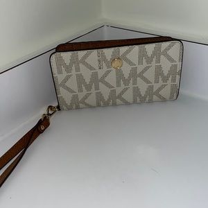 White Michael kors lettered wristlet